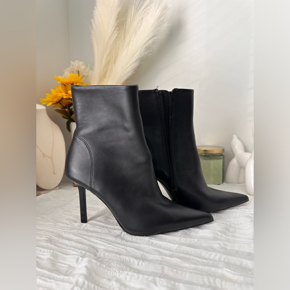 Steve Madden’s Alston Women’s Pointed Booties